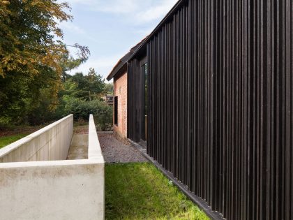 A Former Hunting Lodge Transformed into a Sleek Modern Family Home in Heverlee, Belgium by DMOA Architecten (8)