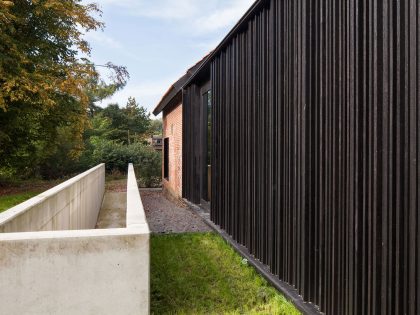 A Former Hunting Lodge Transformed into a Sleek Modern Family Home in Heverlee, Belgium by DMOA Architecten (8)