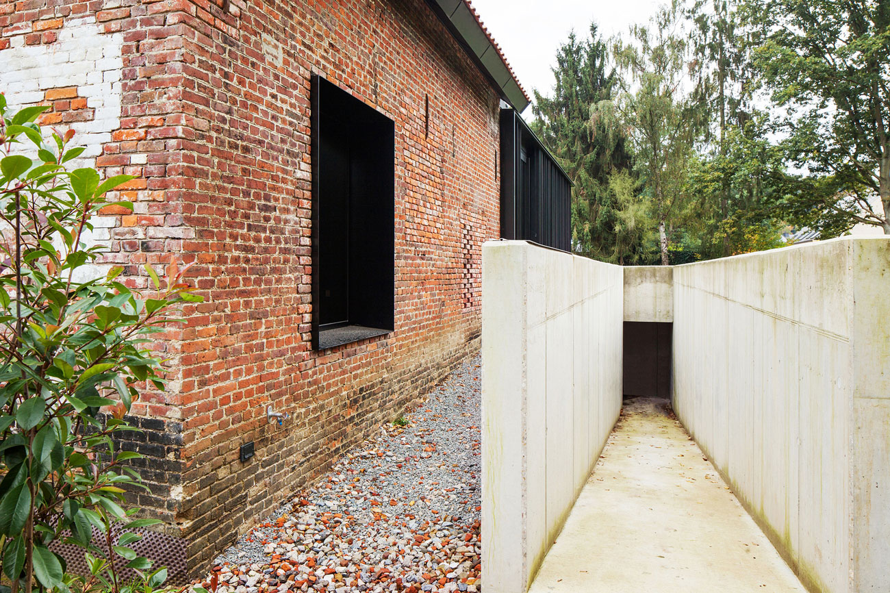 A Former Hunting Lodge Transformed into a Sleek Modern Family Home in Heverlee, Belgium by DMOA Architecten (9)