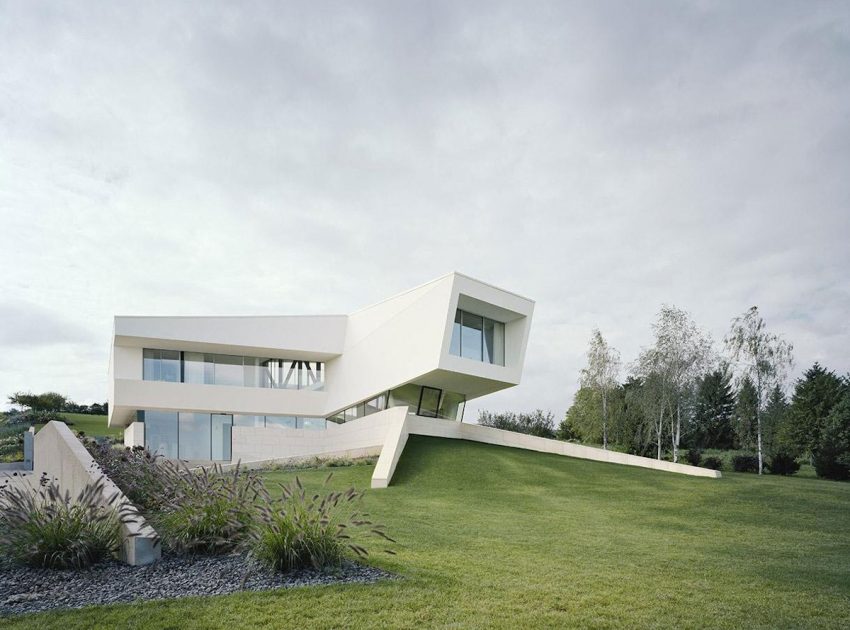 A Futuristic Modern White Home with Sleek and Stunning Views in Vienna by Project A01 Architects (1)