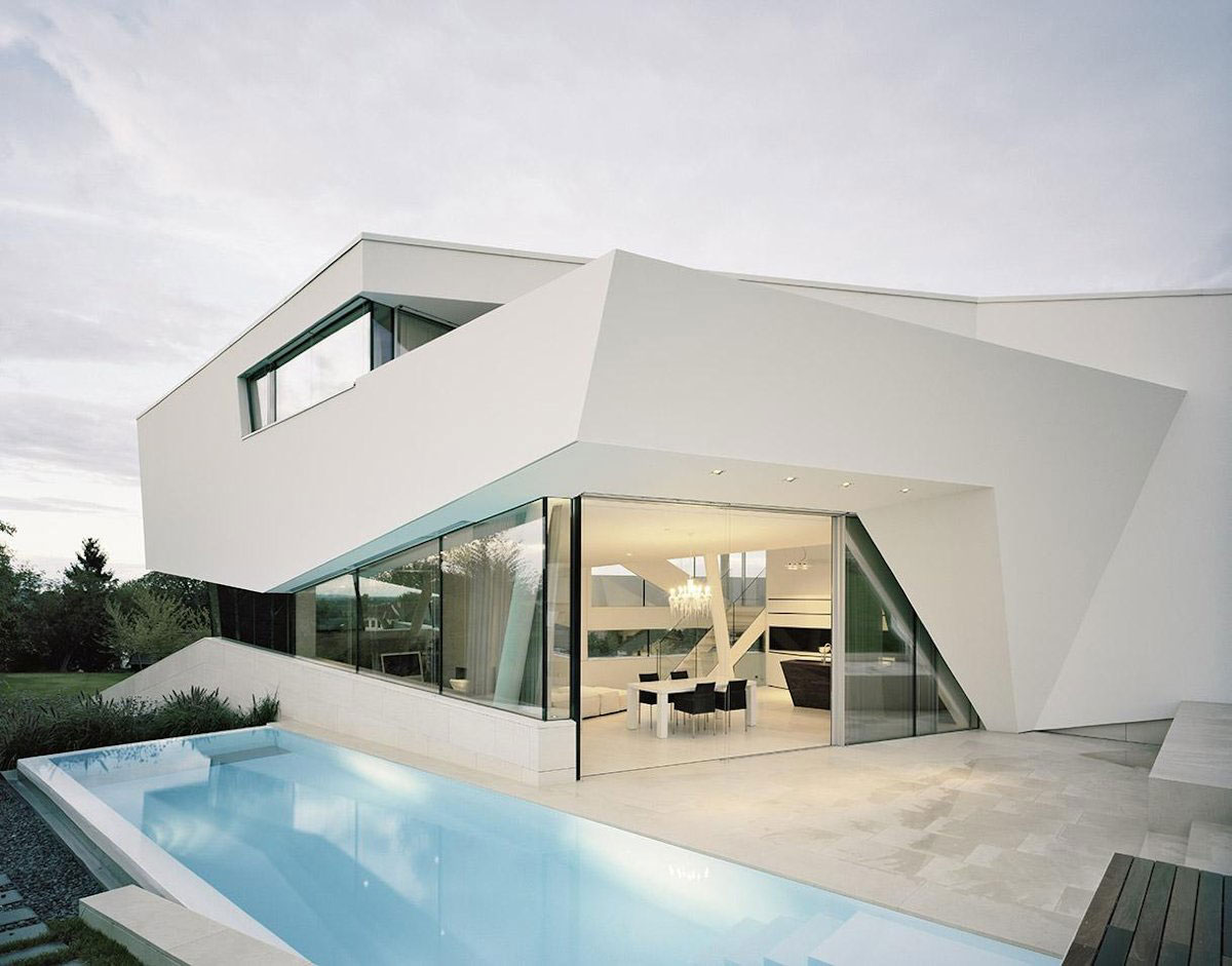 A Futuristic Modern White Home with Sleek and Stunning Views in Vienna by Project A01 Architects (10)
