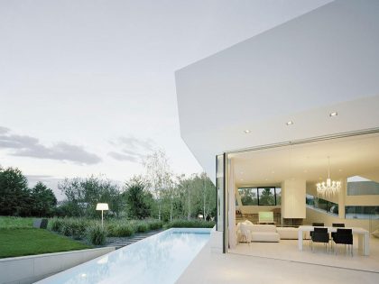 A Futuristic Modern White Home with Sleek and Stunning Views in Vienna by Project A01 Architects (11)