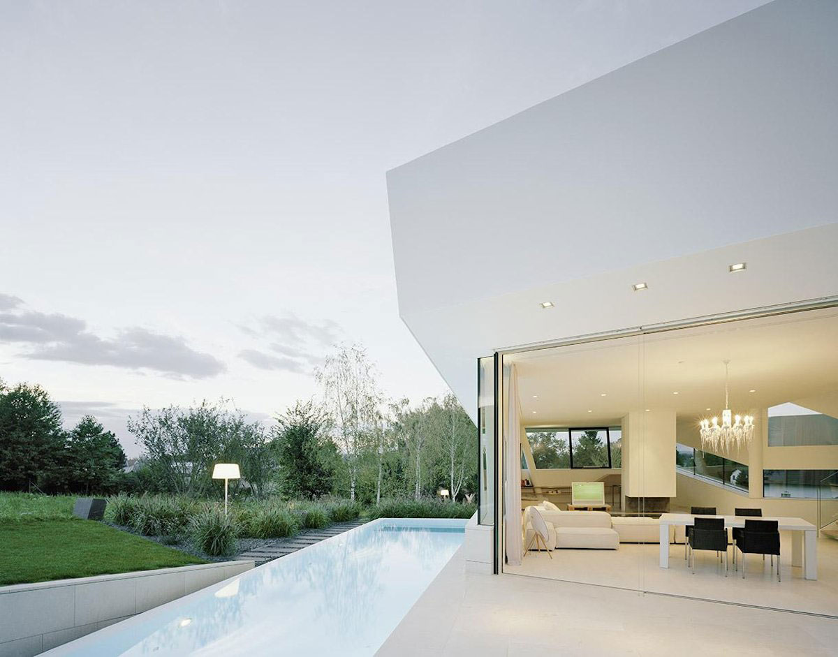 A Futuristic Modern White Home with Sleek and Stunning Views in Vienna by Project A01 Architects (11)