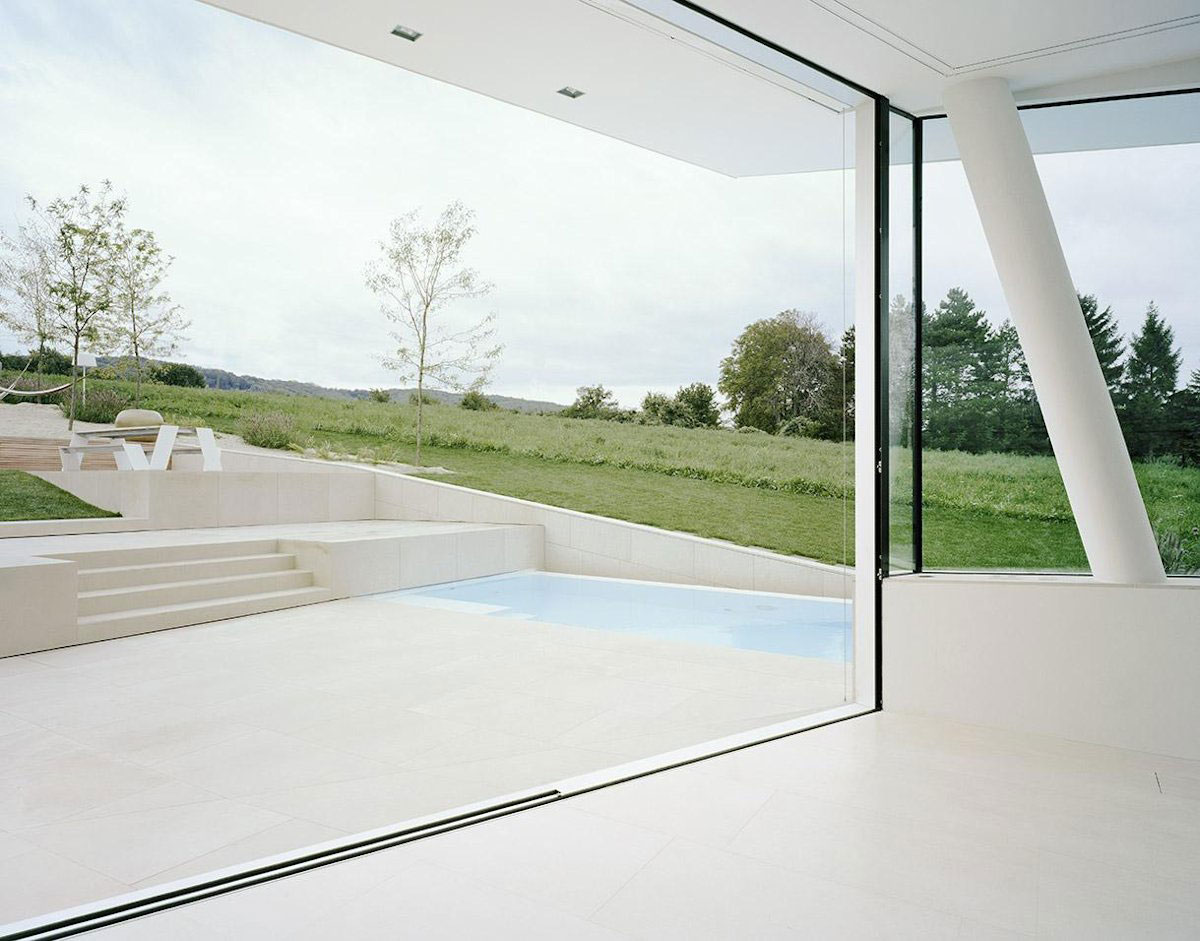 A Futuristic Modern White Home with Sleek and Stunning Views in Vienna by Project A01 Architects (13)