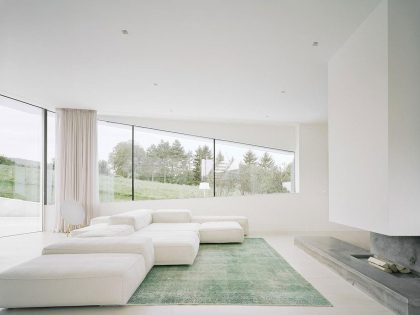A Futuristic Modern White Home with Sleek and Stunning Views in Vienna by Project A01 Architects (15)
