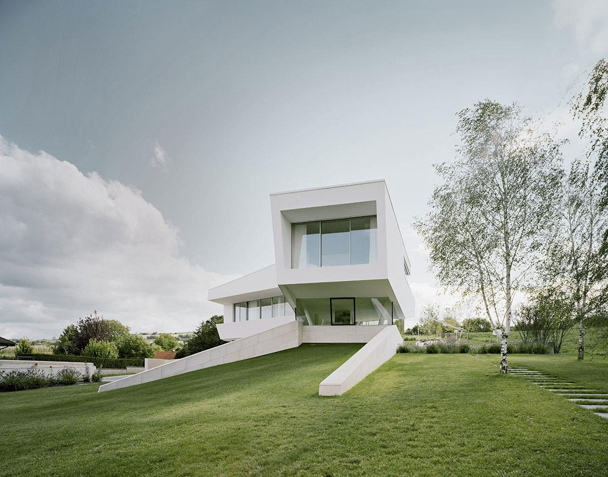 A Futuristic Modern White Home with Sleek and Stunning Views in Vienna by Project A01 Architects (4)