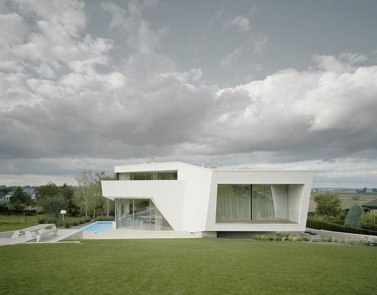 A Futuristic Modern White Home with Sleek and Stunning Views in Vienna by Project A01 Architects (7)
