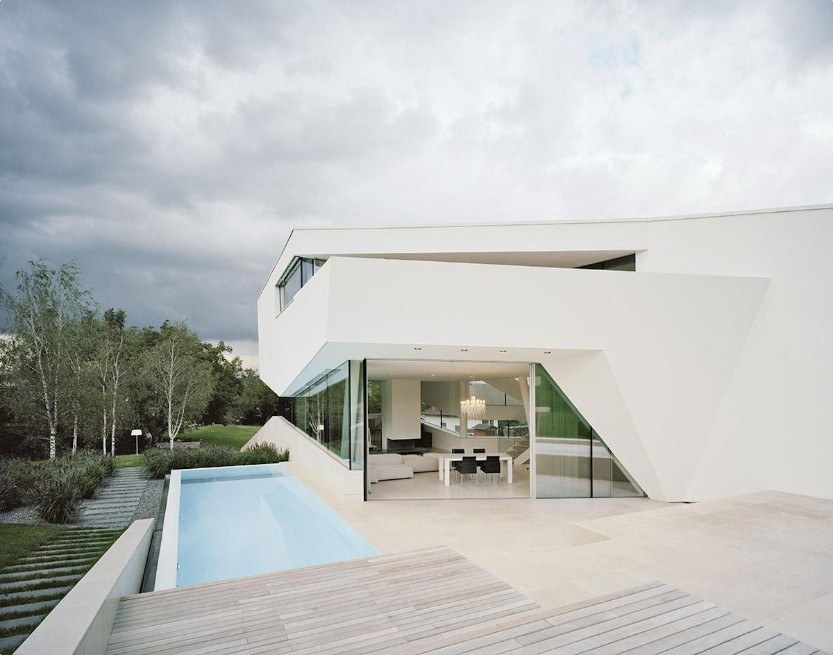 A Futuristic Modern White Home with Sleek and Stunning Views in Vienna by Project A01 Architects (9)