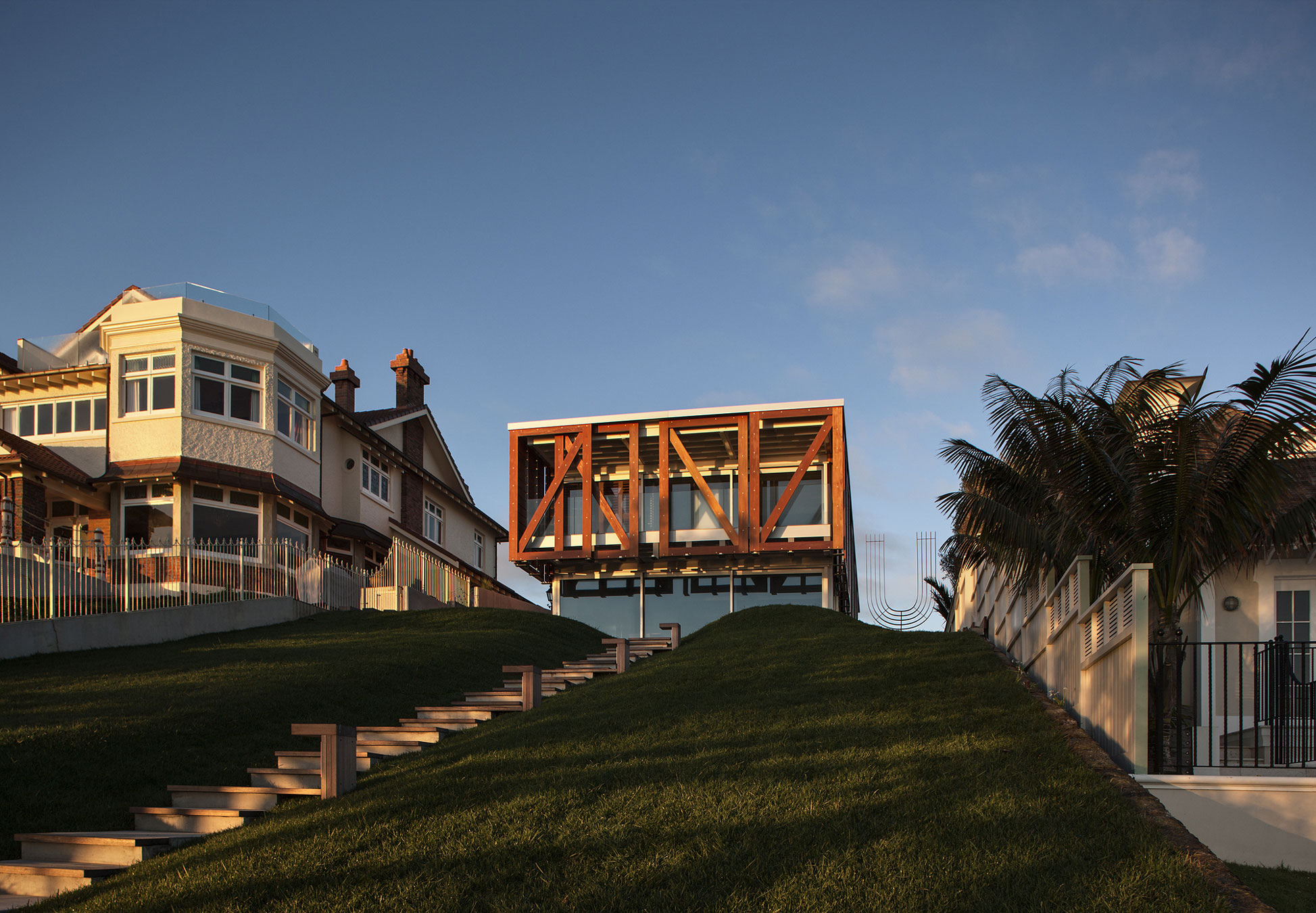A Geometric Modern Beachfront Home Composed of Three Separate Structures in New Zealand by Athfield Architects (1)