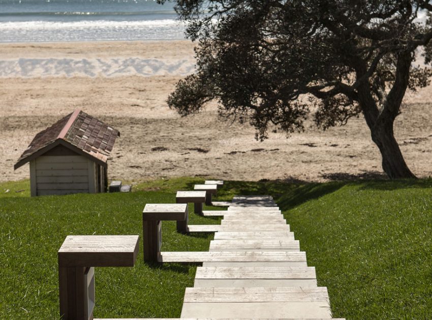 A Geometric Modern Beachfront Home Composed of Three Separate Structures in New Zealand by Athfield Architects (11)