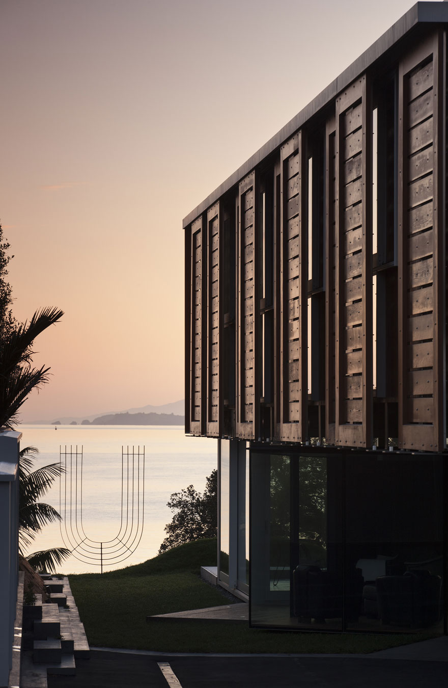 A Geometric Modern Beachfront Home Composed of Three Separate Structures in New Zealand by Athfield Architects (32)
