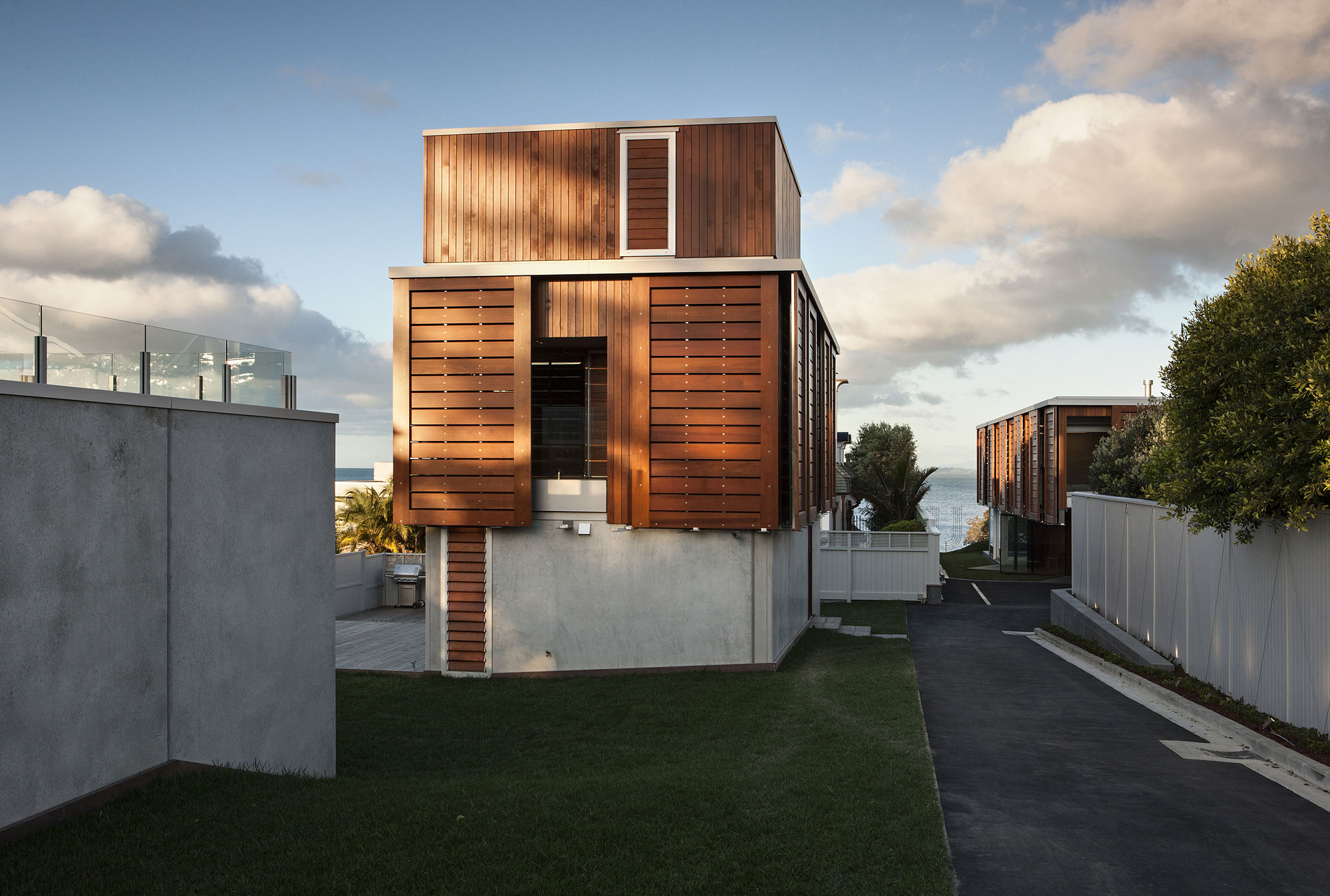 A Geometric Modern Beachfront Home Composed of Three Separate Structures in New Zealand by Athfield Architects (6)