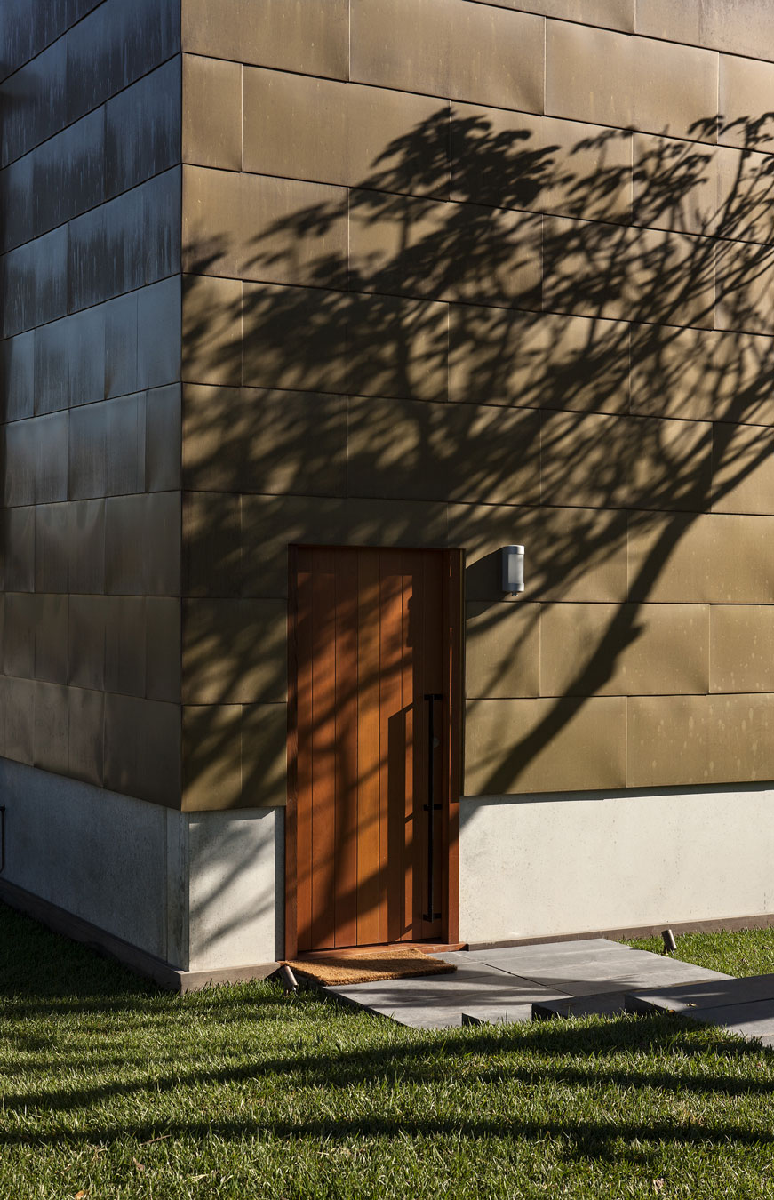 A Geometric Modern Beachfront Home Composed of Three Separate Structures in New Zealand by Athfield Architects (9)