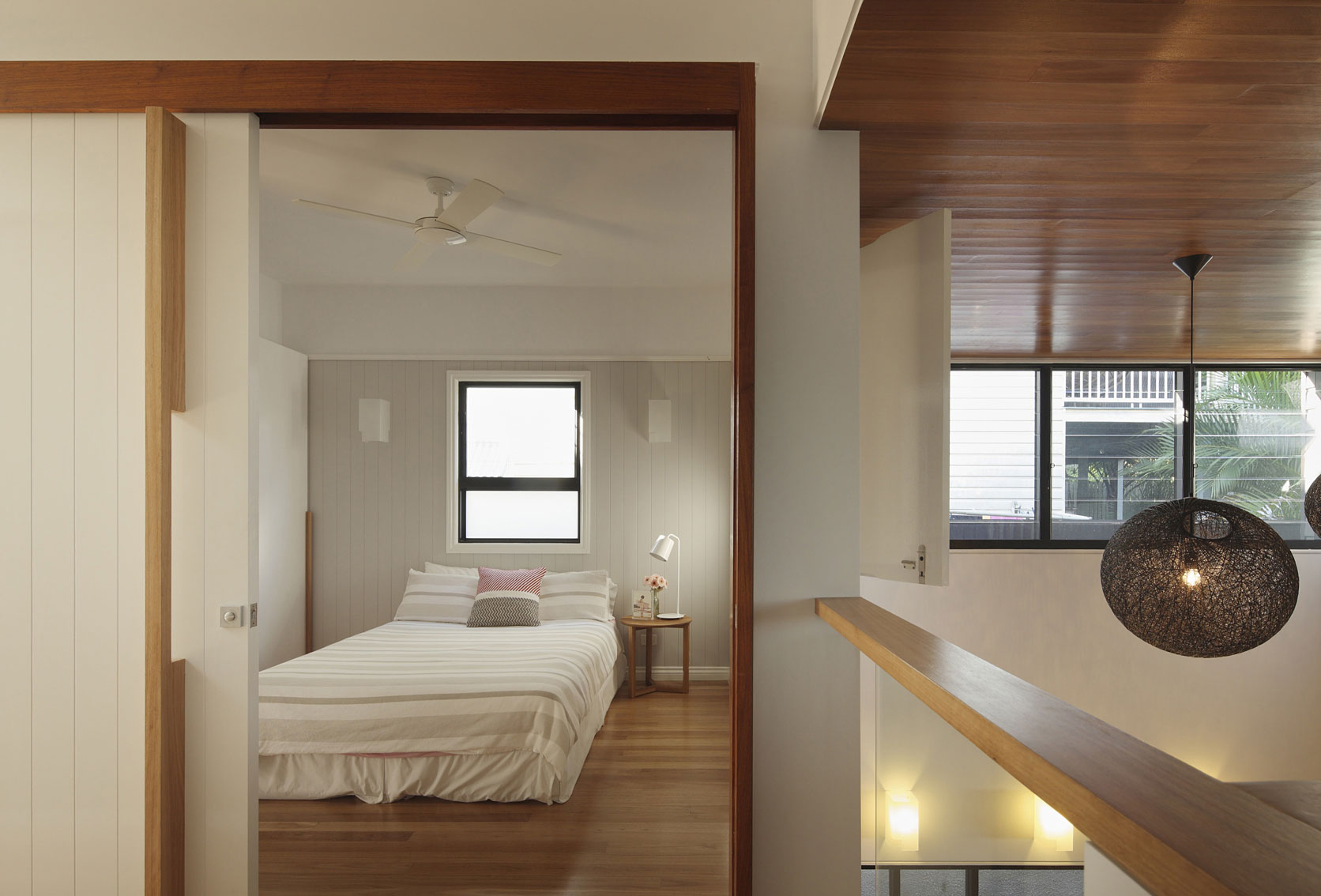 A Gorgeous Modern Home with Warm and Dynamic Interiors in Paddington, Australia by Shaun Lockyer Architects (16)