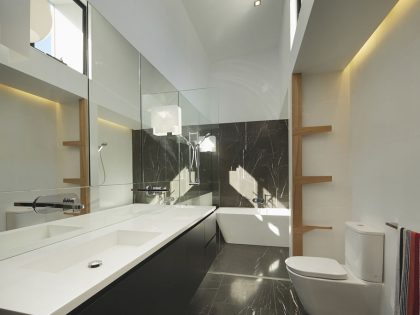 A Gorgeous Modern Home with Warm and Dynamic Interiors in Paddington, Australia by Shaun Lockyer Architects (17)