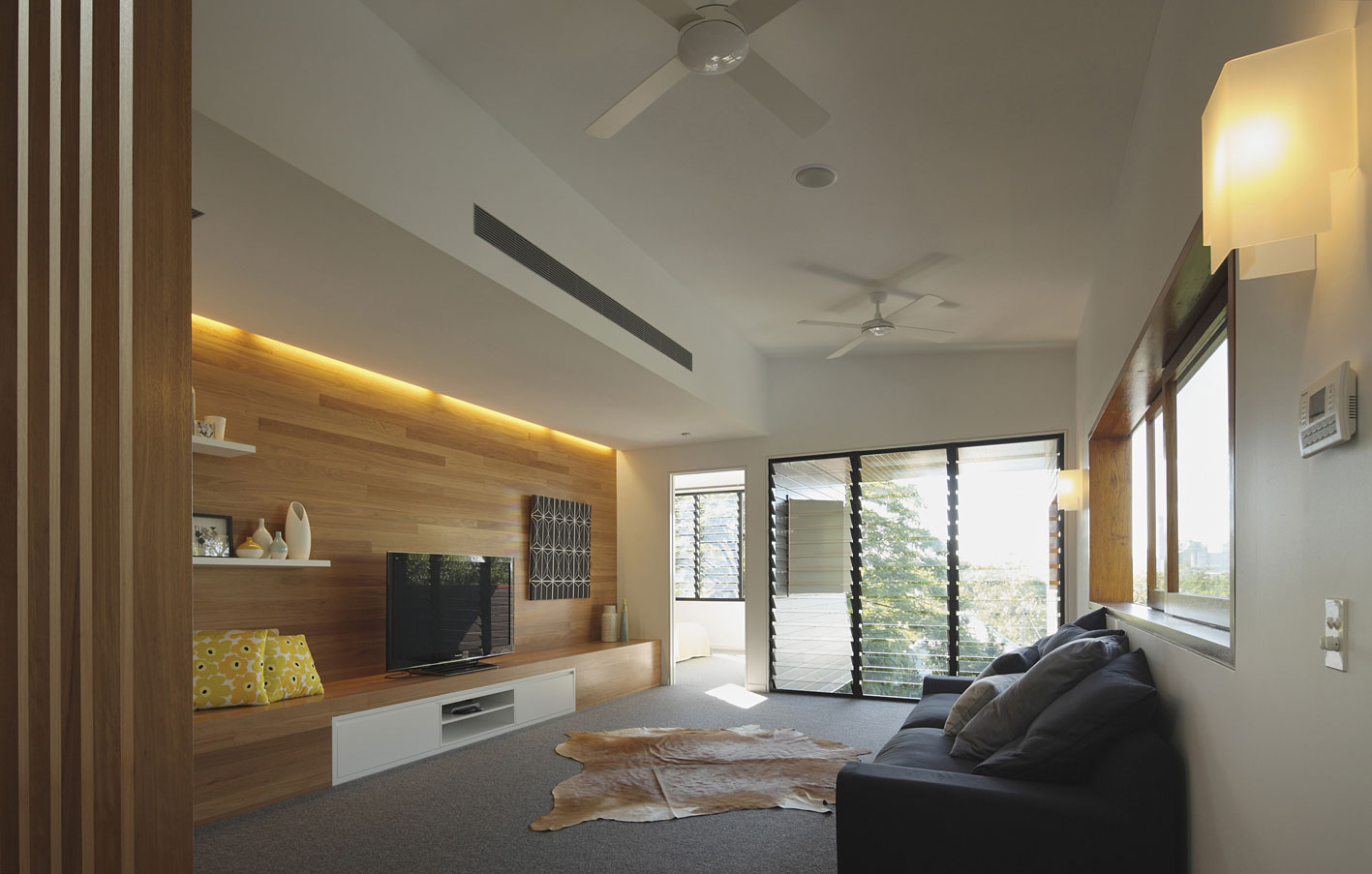 A Gorgeous Modern Home with Warm and Dynamic Interiors in Paddington, Australia by Shaun Lockyer Architects (22)