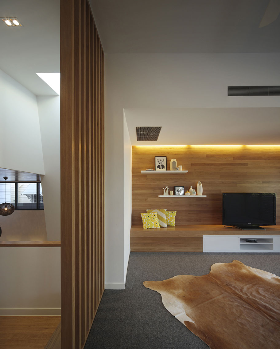 A Gorgeous Modern Home with Warm and Dynamic Interiors in Paddington, Australia by Shaun Lockyer Architects (23)