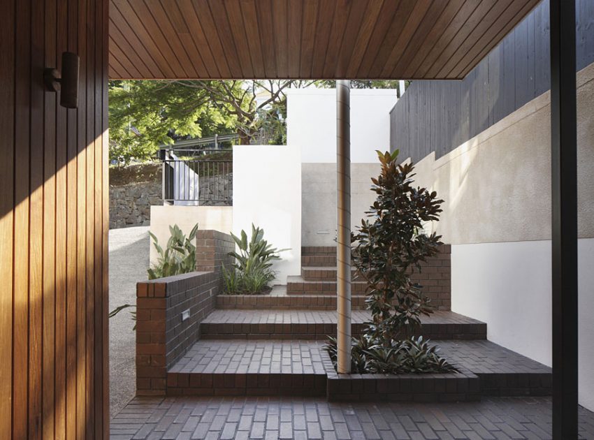 A Gorgeous Modern Home with Warm and Dynamic Interiors in Paddington, Australia by Shaun Lockyer Architects (3)