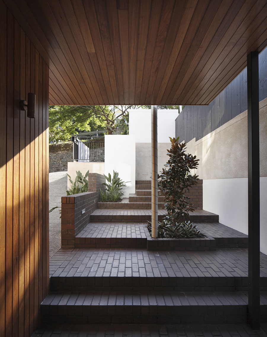 A Gorgeous Modern Home with Warm and Dynamic Interiors in Paddington, Australia by Shaun Lockyer Architects (3)