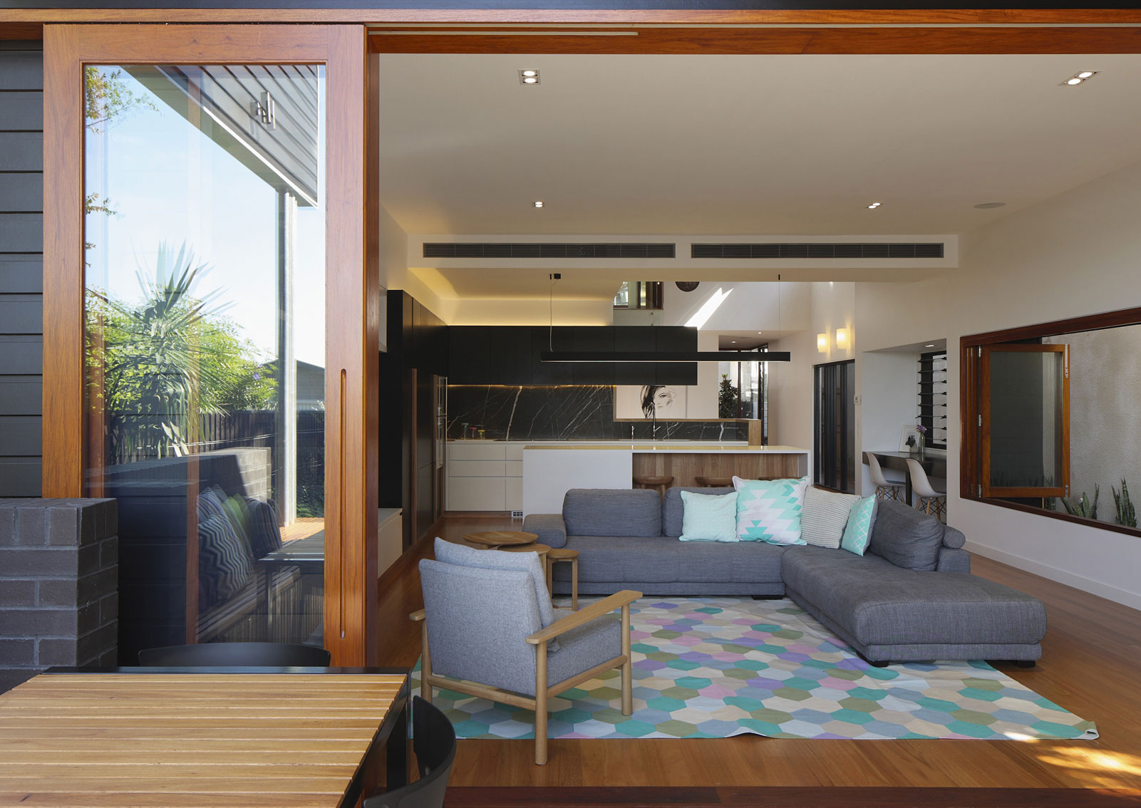 A Gorgeous Modern Home with Warm and Dynamic Interiors in Paddington, Australia by Shaun Lockyer Architects (5)
