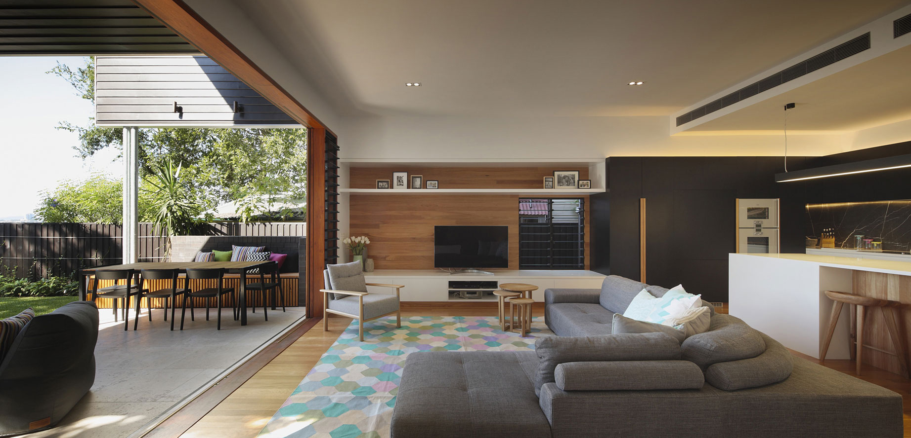 A Gorgeous Modern Home with Warm and Dynamic Interiors in Paddington, Australia by Shaun Lockyer Architects (9)