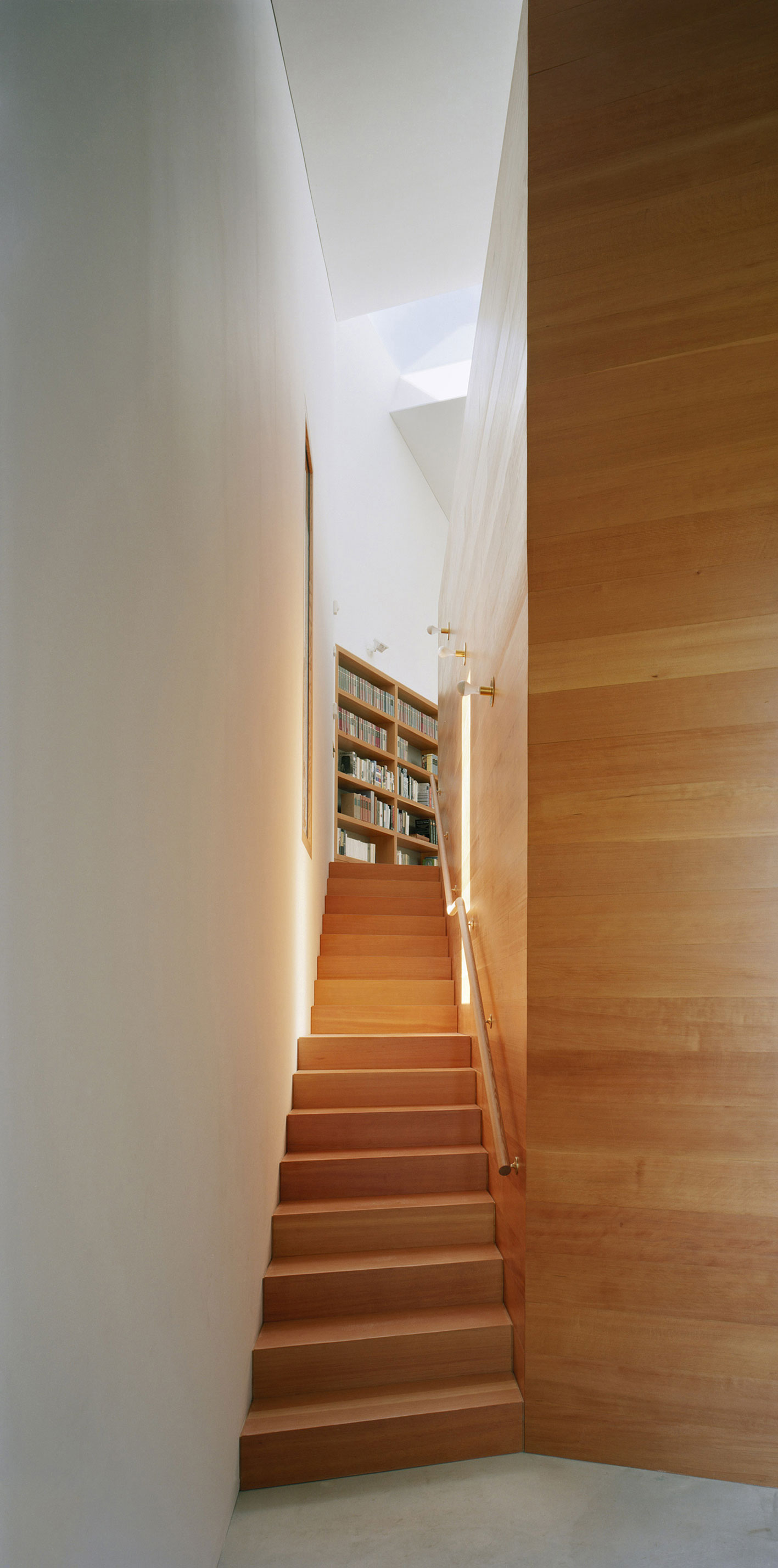 A Home with Stylish Library and Writing Studio for an Architectural Historian in Bellport by Andrew Berman Architect (10)