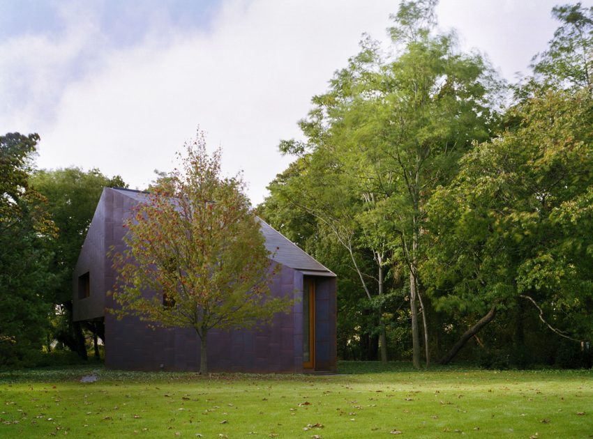 A Home with Stylish Library and Writing Studio for an Architectural Historian in Bellport by Andrew Berman Architect (2)