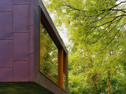 A Home with Stylish Library and Writing Studio for an Architectural Historian in Bellport by Andrew Berman Architect (4)
