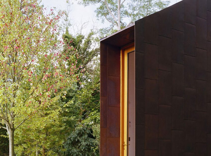 A Home with Stylish Library and Writing Studio for an Architectural Historian in Bellport by Andrew Berman Architect (5)