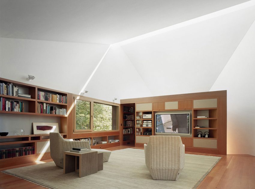 A Home with Stylish Library and Writing Studio for an Architectural Historian in Bellport by Andrew Berman Architect (6)