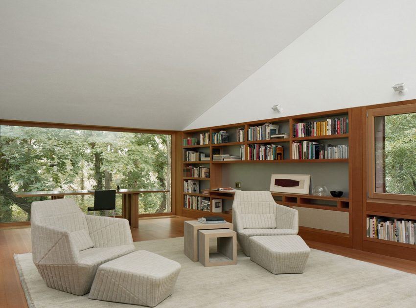 A Home with Stylish Library and Writing Studio for an Architectural Historian in Bellport by Andrew Berman Architect (7)