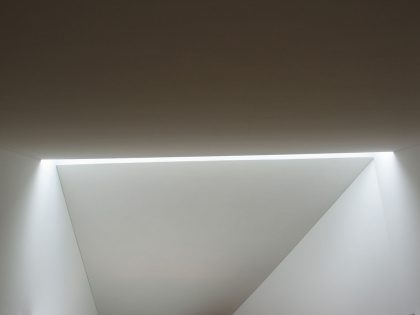 A Home with Stylish Library and Writing Studio for an Architectural Historian in Bellport by Andrew Berman Architect (9)