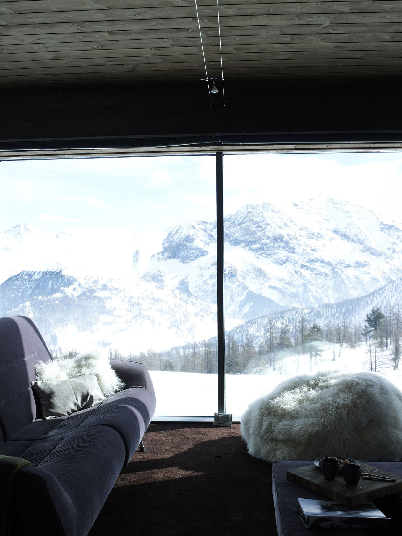 A Lovely Contemporary Cottage Surrounded by Dense Forest with Snowy Mountains of Cesana Torinese by CON3STUDIO (12)