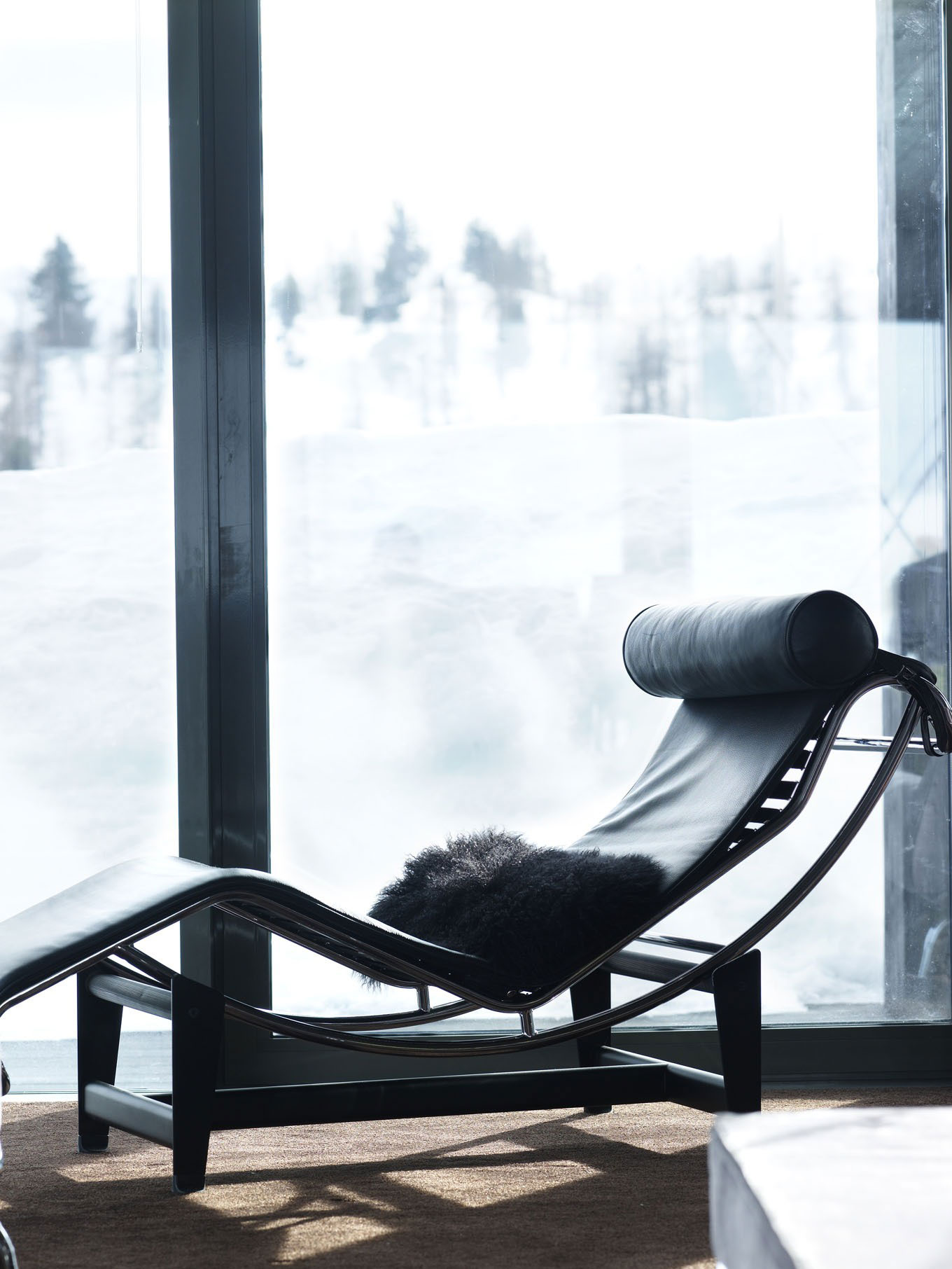 A Lovely Contemporary Cottage Surrounded by Dense Forest with Snowy Mountains of Cesana Torinese by CON3STUDIO (16)