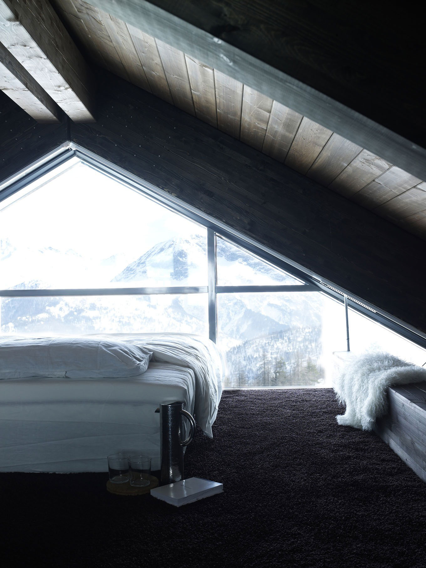 A Lovely Contemporary Cottage Surrounded by Dense Forest with Snowy Mountains of Cesana Torinese by CON3STUDIO (24)