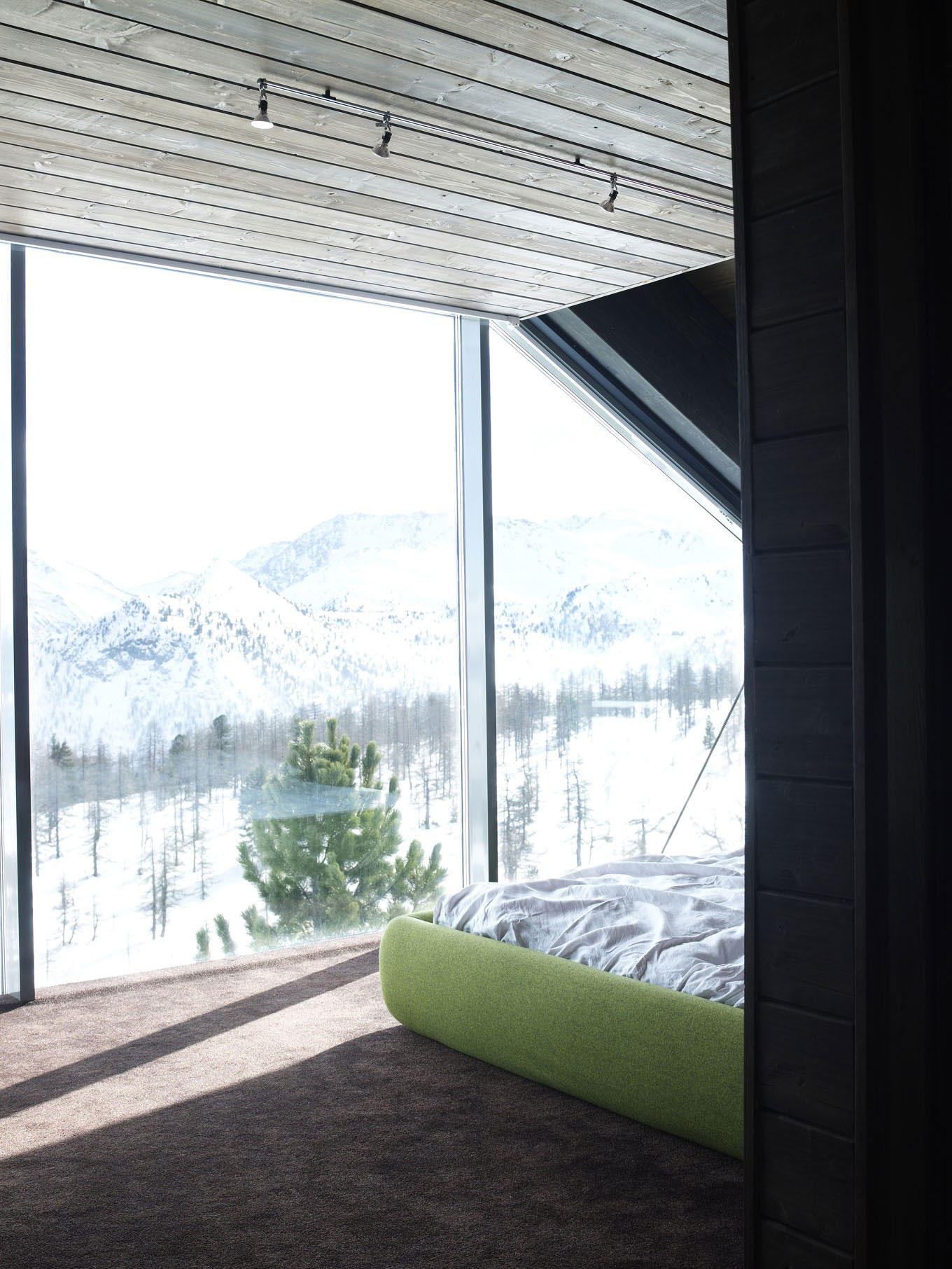 A Lovely Contemporary Cottage Surrounded by Dense Forest with Snowy Mountains of Cesana Torinese by CON3STUDIO (27)