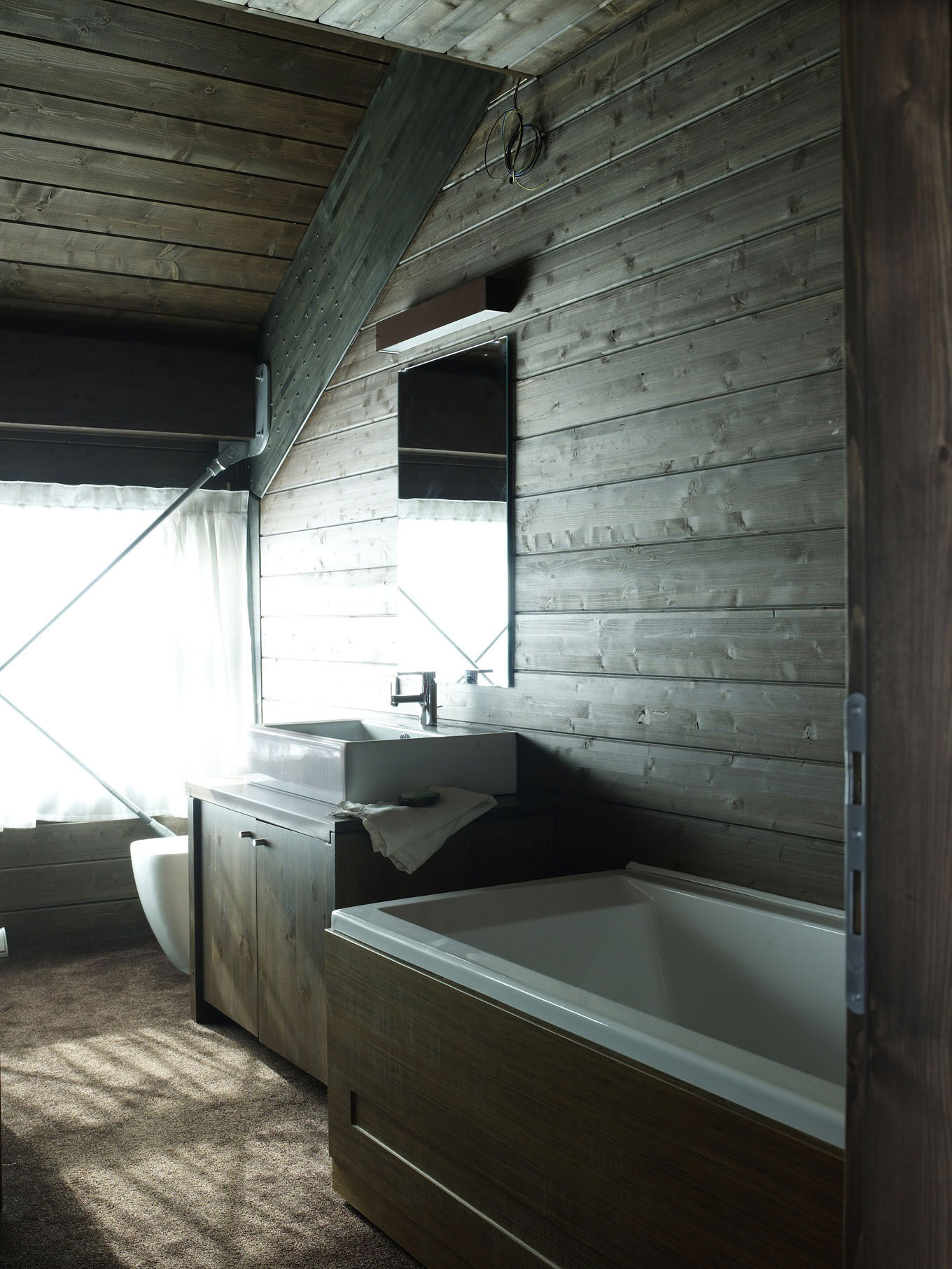 A Lovely Contemporary Cottage Surrounded by Dense Forest with Snowy Mountains of Cesana Torinese by CON3STUDIO (29)