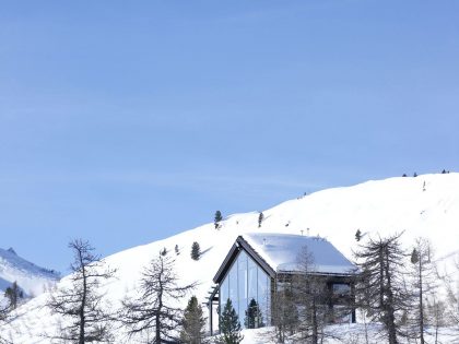 A Lovely Contemporary Cottage Surrounded by Dense Forest with Snowy Mountains of Cesana Torinese by CON3STUDIO (5)