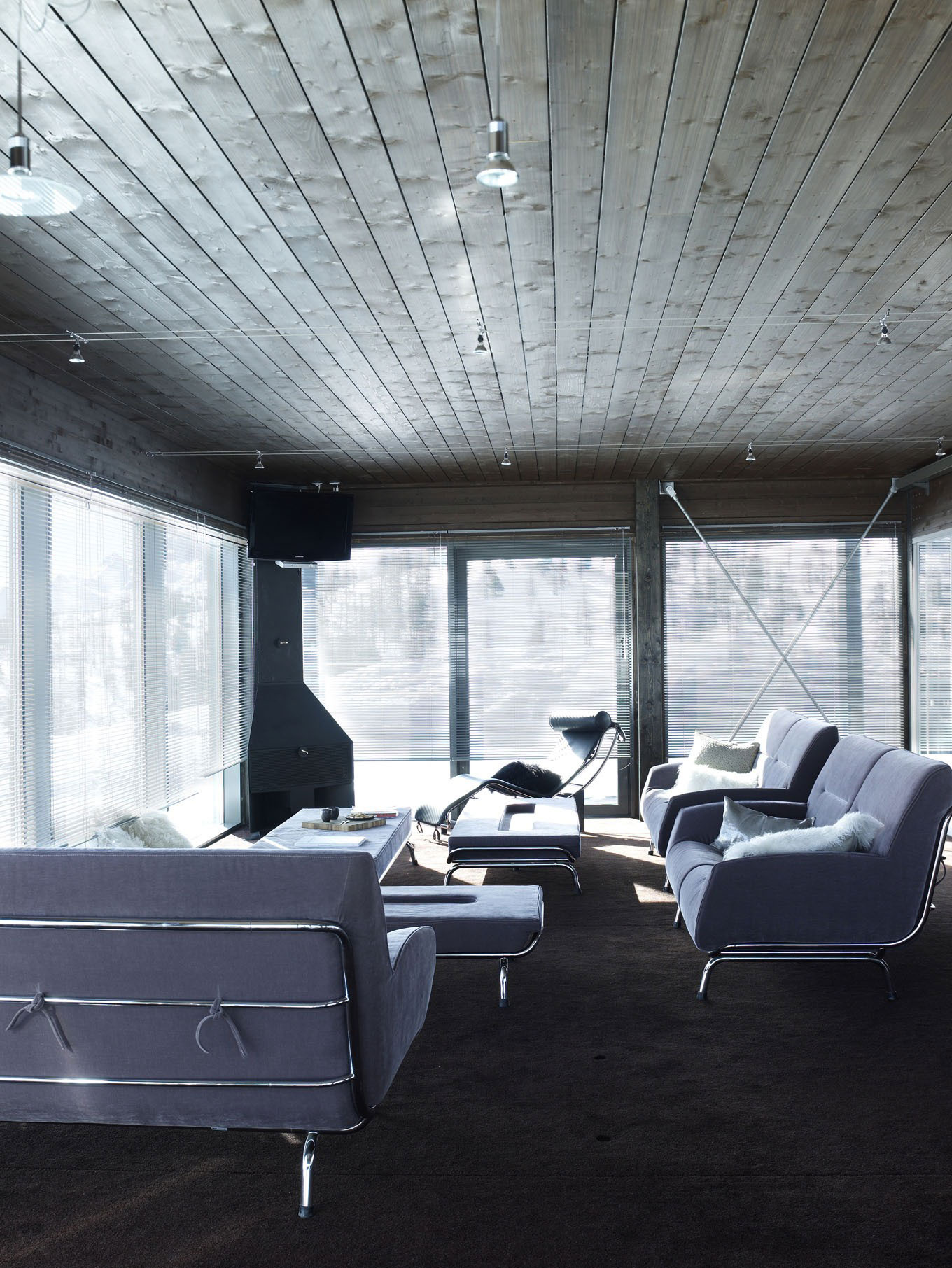 A Lovely Contemporary Cottage Surrounded by Dense Forest with Snowy Mountains of Cesana Torinese by CON3STUDIO (9)