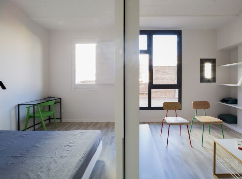 A Luminous Apartment with Clean and Fresh Interiors in Barcelona, Spain by Nook Architects (10)