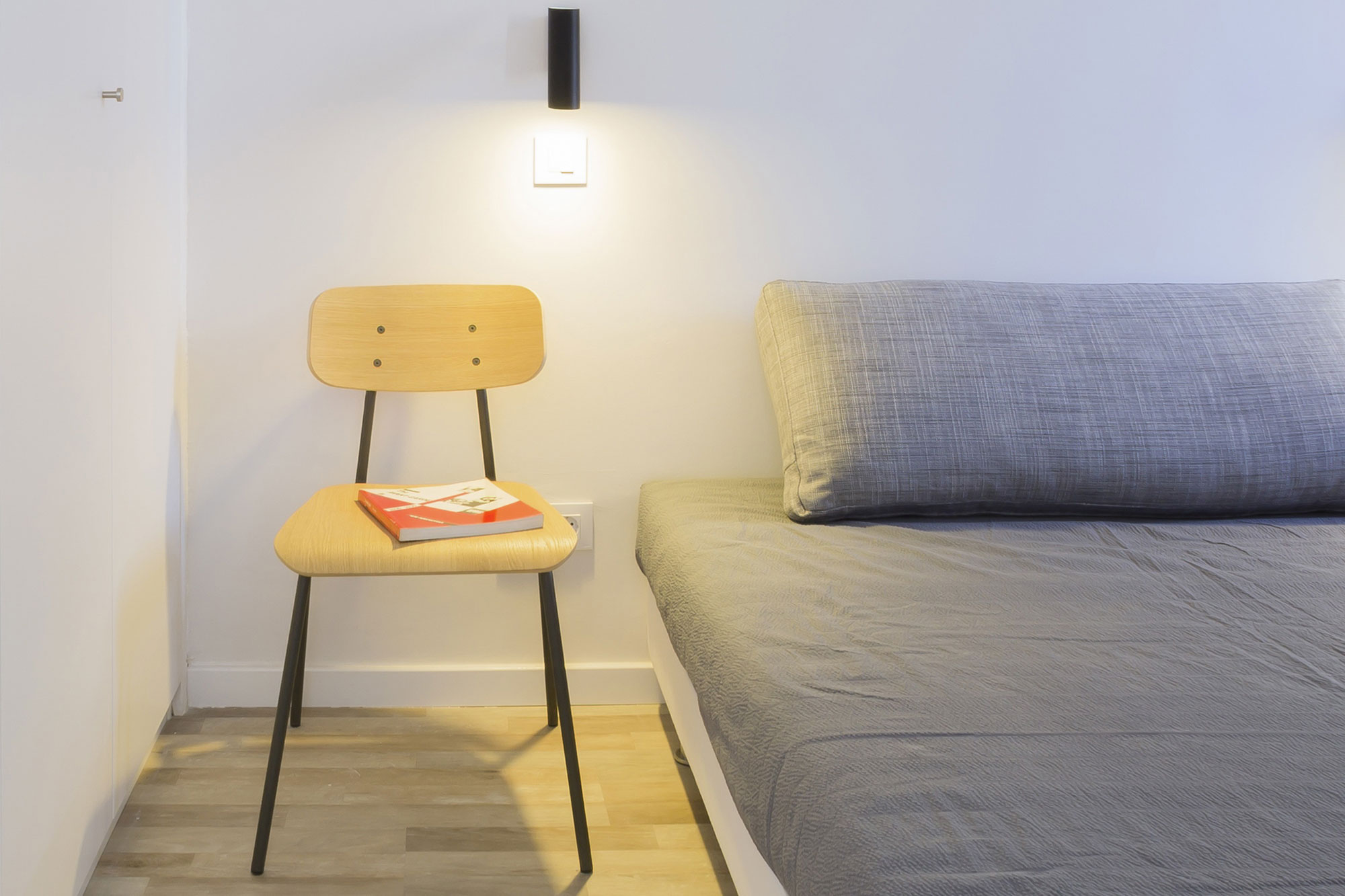 A Luminous Apartment with Clean and Fresh Interiors in Barcelona, Spain by Nook Architects (11)