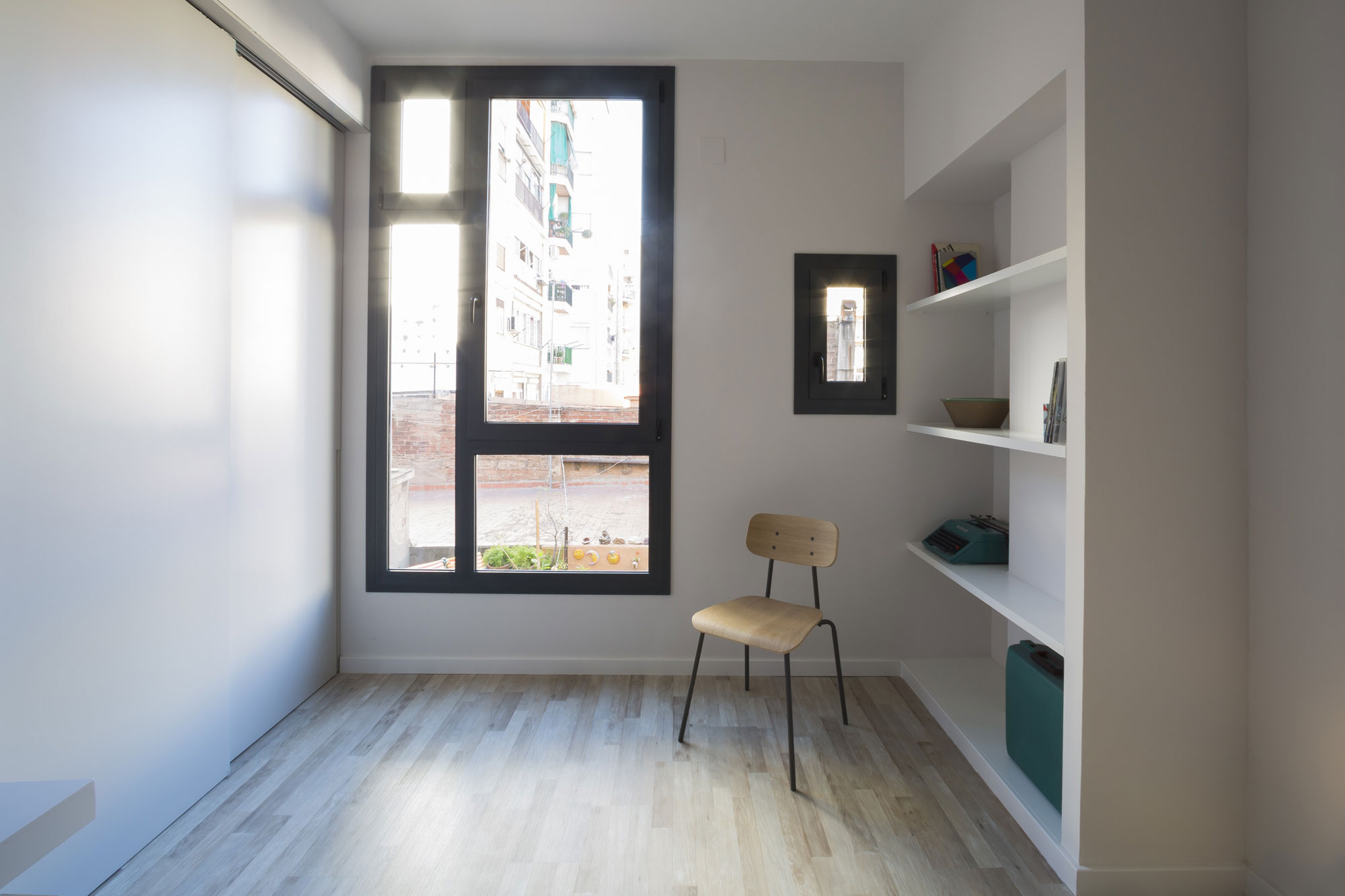 A Luminous Apartment with Clean and Fresh Interiors in Barcelona, Spain by Nook Architects (3)