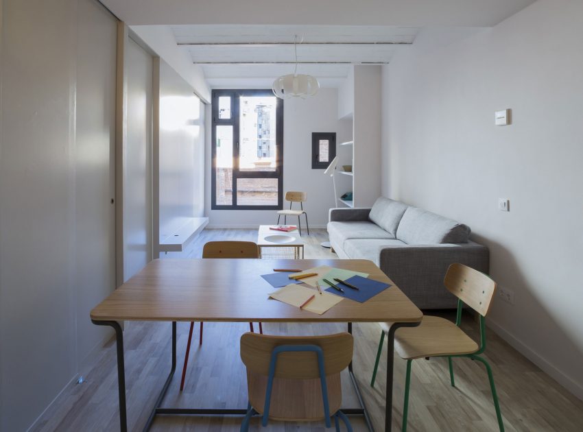 A Luminous Apartment with Clean and Fresh Interiors in Barcelona, Spain by Nook Architects (5)