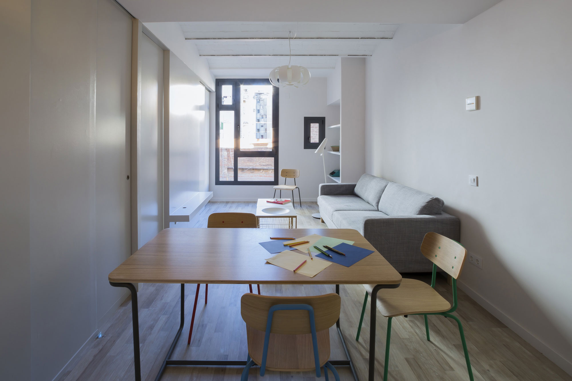 A Luminous Apartment with Clean and Fresh Interiors in Barcelona, Spain by Nook Architects (5)