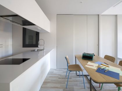 A Luminous Apartment with Clean and Fresh Interiors in Barcelona, Spain by Nook Architects (6)