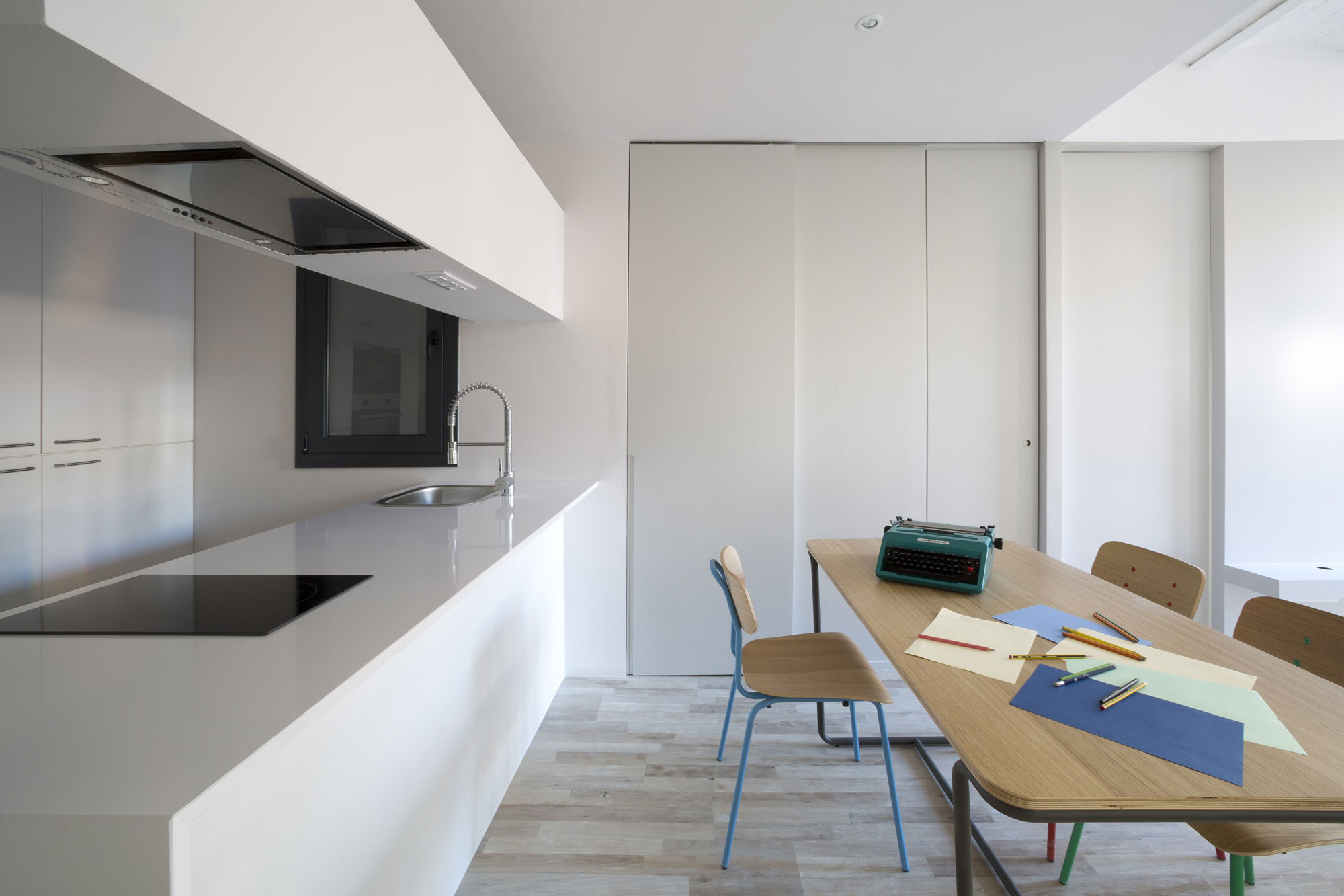 A Luminous Apartment with Clean and Fresh Interiors in Barcelona, Spain by Nook Architects (6)