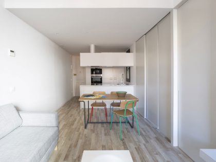 A Luminous Apartment with Clean and Fresh Interiors in Barcelona, Spain by Nook Architects (7)