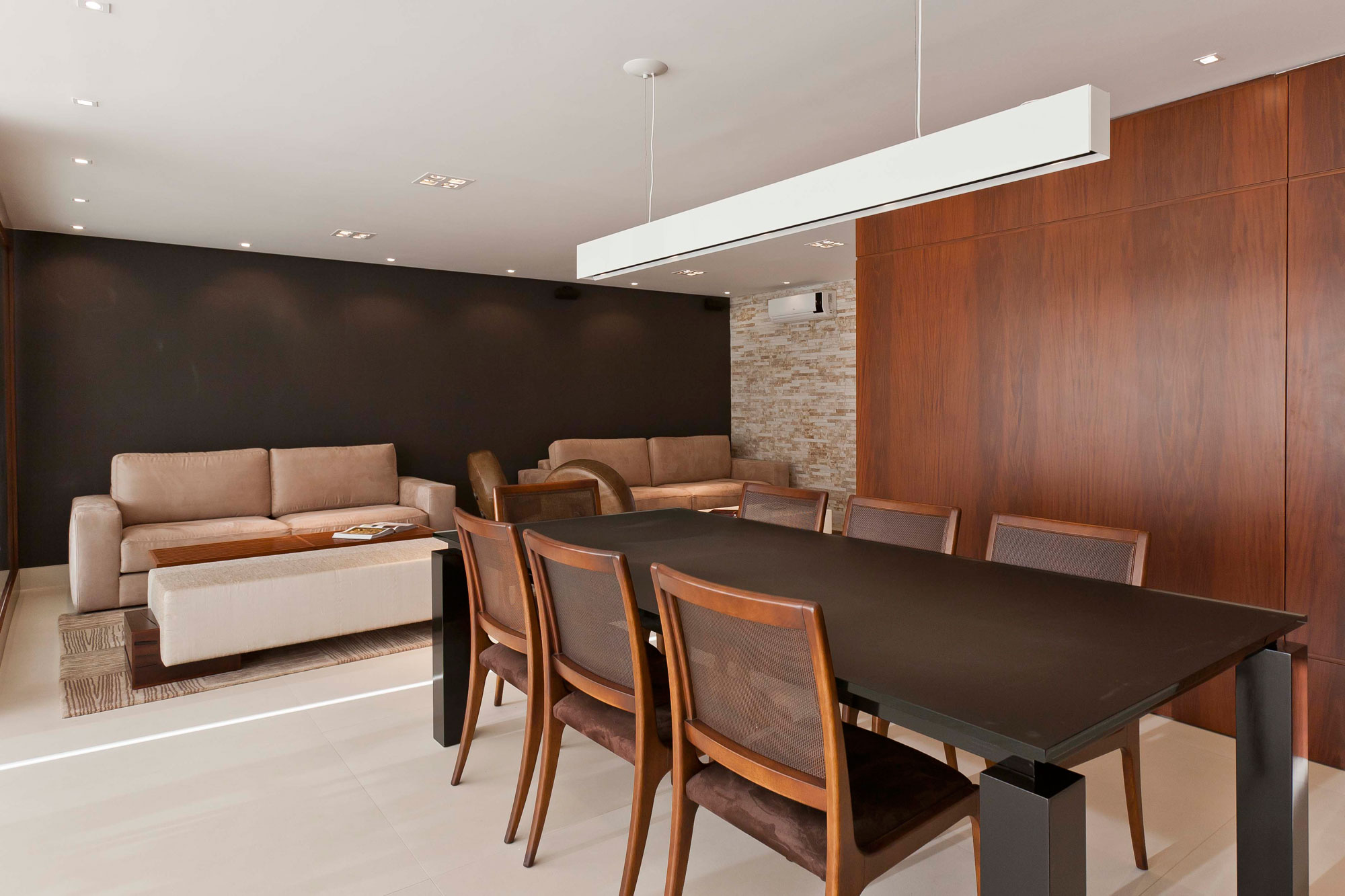 A Luminous Modern Home with Bright and Elegant Interiors in Tambore, Brazil by Conseil Brasil (17)