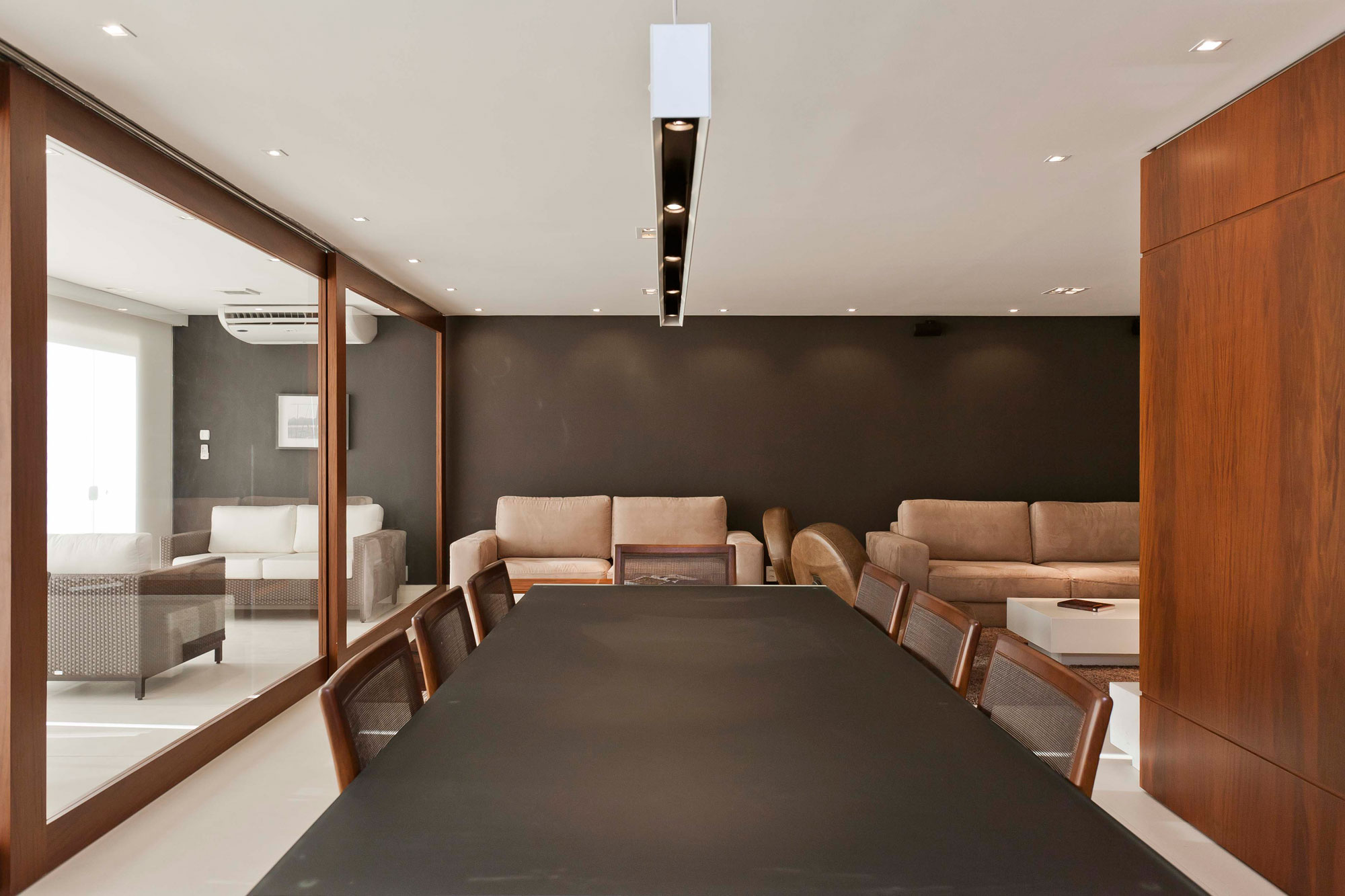 A Luminous Modern Home with Bright and Elegant Interiors in Tambore, Brazil by Conseil Brasil (19)