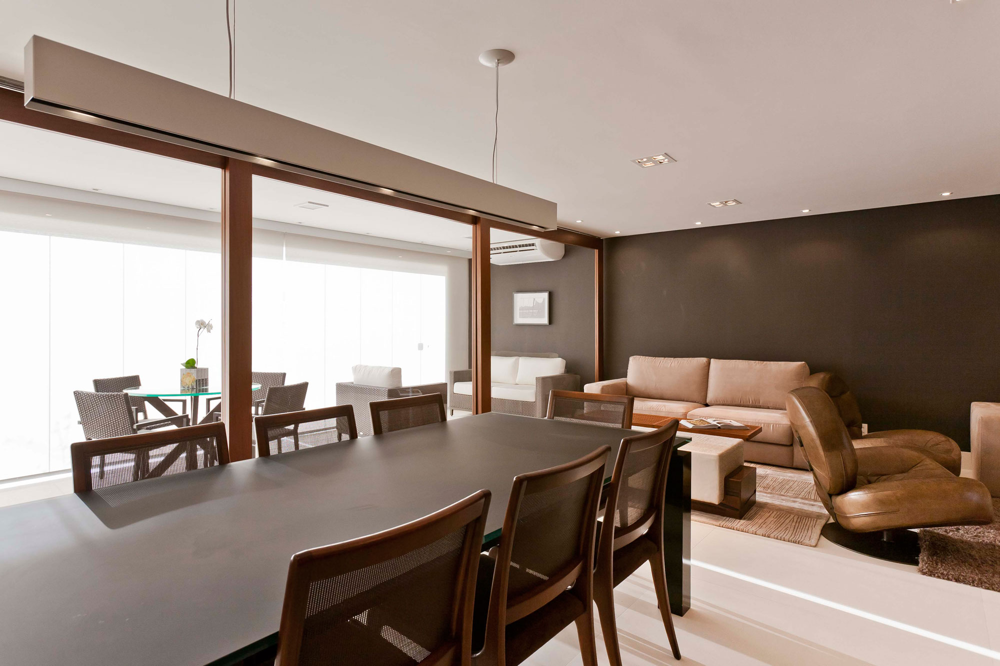 A Luminous Modern Home with Bright and Elegant Interiors in Tambore, Brazil by Conseil Brasil (20)